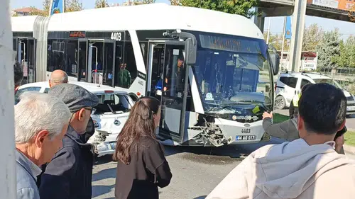 Malatya’da Trambüs ile Otomobil Çarpıştı: 5 Kişi Hastaneye Kaldırıldı