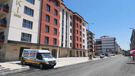 Çavuşoğlu'nda Evler Yükseldi, Esnafın Gözü İş Yerlerinde