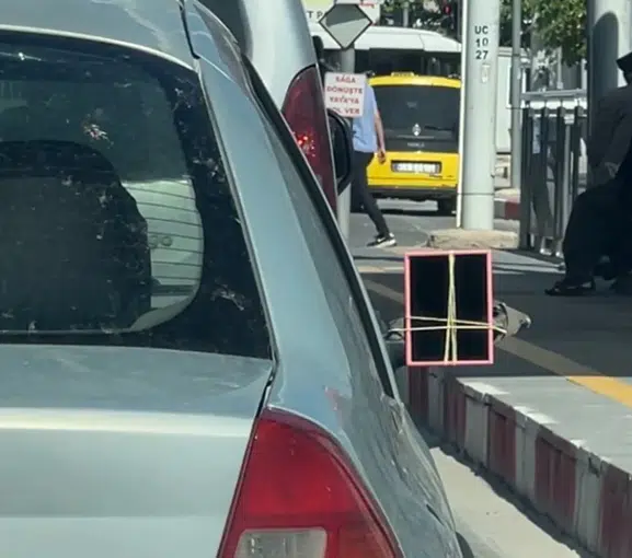 Malatya Trafiğinde Gülümseten Görüntü! Kırılan Aynaya Bulduğu Çözüm Şaşkınlık Yarattı