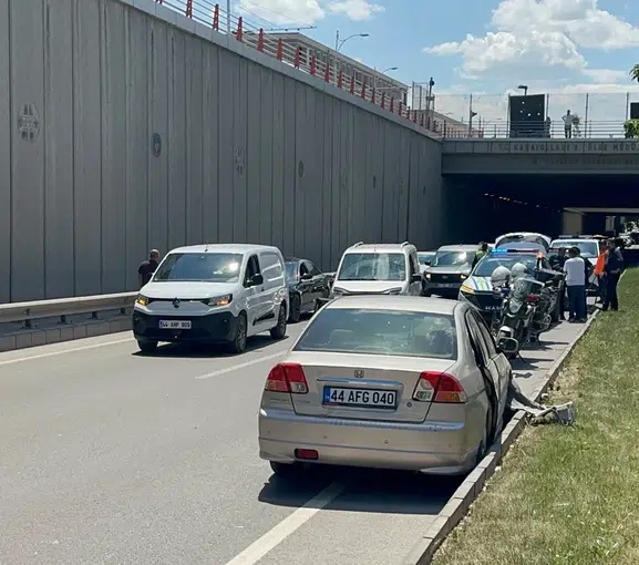 Malatya'da Trafik Kazası: Bir Yaralı, Yoğun Trafik Kuyruğu Oluştu