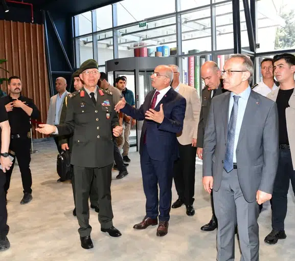 Malatya'nın Yeni Gözdesi Şehir Kütüphanesi Protokolden Tam Not Aldı