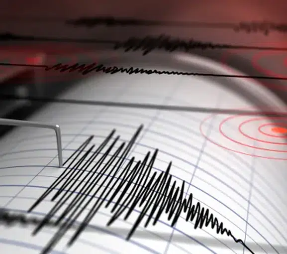 Malatya'da 5.0 Büyüklüğünde Deprem Paniği: Vatandaşlar Kendini Sokağa Attı (VİDEO)
