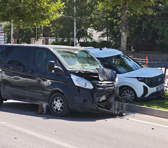 Malatya'da Zincirleme Trafik Kazası: 3 Kişi Yaralandı