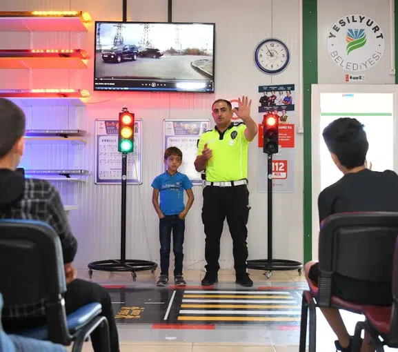 Yeşilyurt'ta Trafik Bilinci Küçük Yaşta Kazandırılıyor