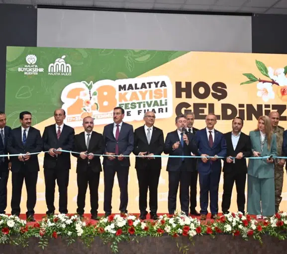 28. Malatya Kayısı Festivali Coşkuyla Başladı: Birlik, Bereket ve Üretim Mesajları Verildi