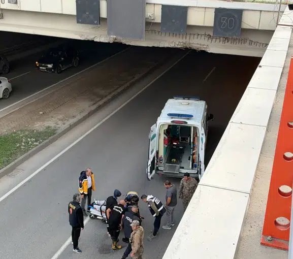 Malatya’da Çevreyolu Alt Geçidinde Yaralanan 16 Yaşındaki Genç Hastaneye Kaldırıldı