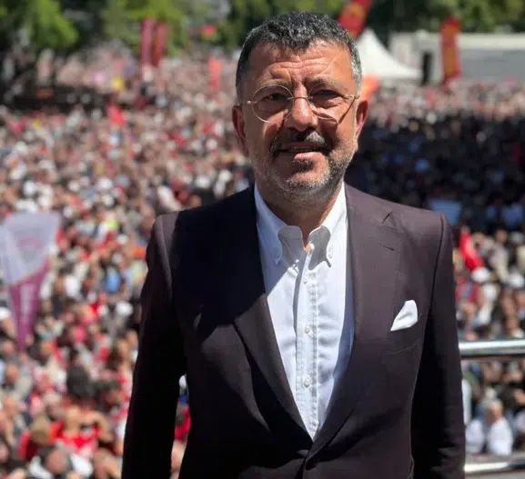 Veli Ağbaba’dan Disiplin Kararına Sert Çıkış: “Suçumuz Değişim İstemekse, Evet Bu Suçun Failiyiz”