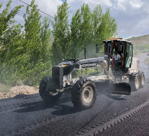 Yeşilyurt’ta Ulaşım Rahatladı: İki Mahallenin Yıllardır Beklediği Yol Sorunu Çözüldü