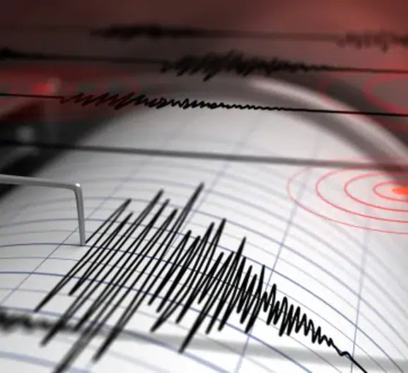 Malatya'da 5.0 Büyüklüğünde Deprem Paniği: Vatandaşlar Kendini Sokağa Attı (VİDEO)
