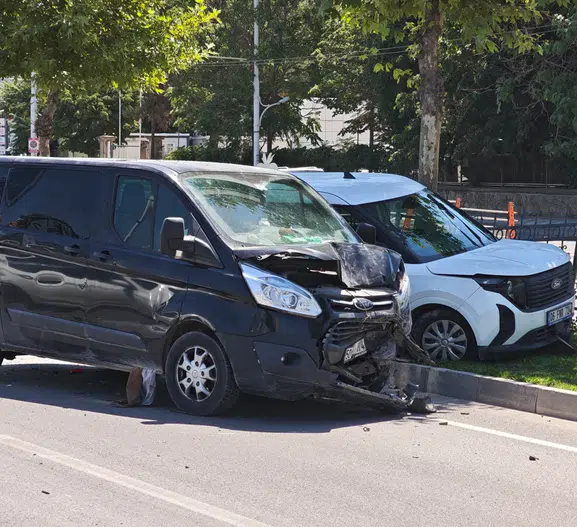 Malatya'da Zincirleme Trafik Kazası: 3 Kişi Yaralandı