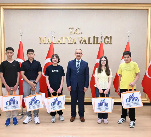 LGS'de 500 Tam Puan Alan Malatyalı Öğrenciler Vali Yavuz'la Buluştu
