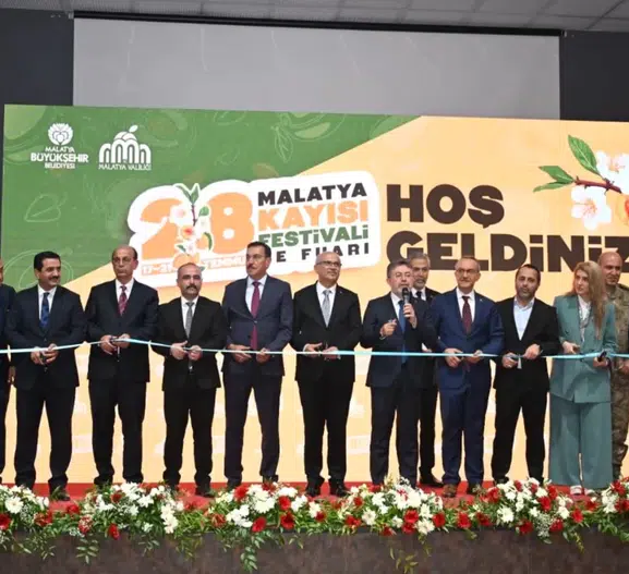 28. Malatya Kayısı Festivali Coşkuyla Başladı: Birlik, Bereket ve Üretim Mesajları Verildi