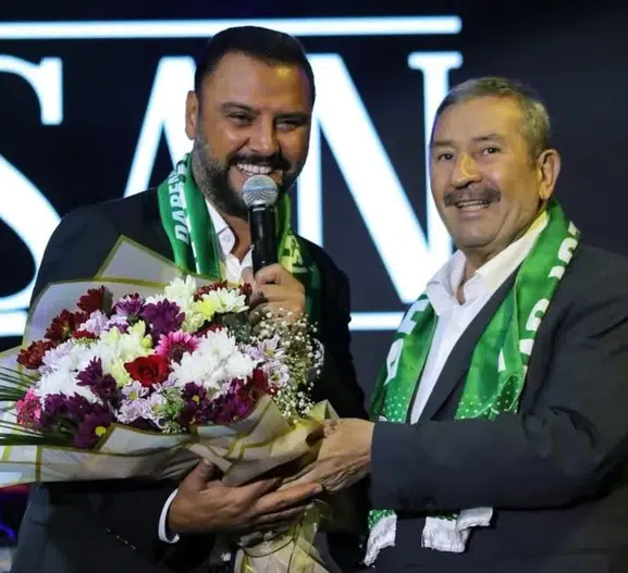 Darende’de yağmura rağmen coşku dinmedi: Alişan konserine binlerce kişi akın etti