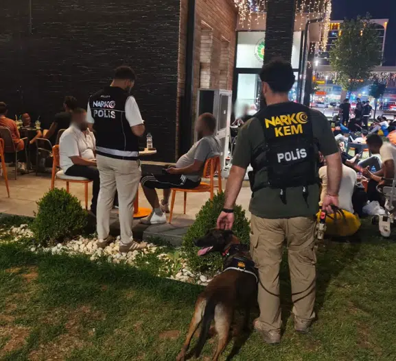 Malatya'da NARKOALAN-3 Uygulaması: Park ve İş Yerlerinde Denetim, Uyuşturucu Ele Geçirildi