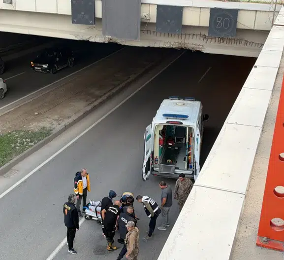 Malatya’da Çevreyolu Alt Geçidinde Yaralanan 16 Yaşındaki Genç Hastaneye Kaldırıldı