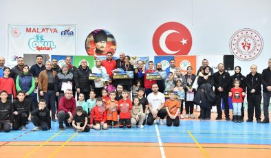 Badminton’da Aileler Yarıştı!