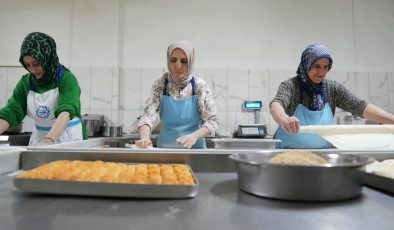 Battalgazili Kadınlardan Bayram Öncesi Yoğun Tatlı Üretim Mesaisi!