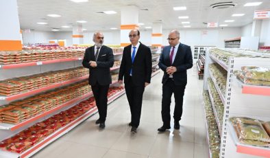 Başkan Geçit, Yeşilyurt Hayır Çarşısını İnceledi