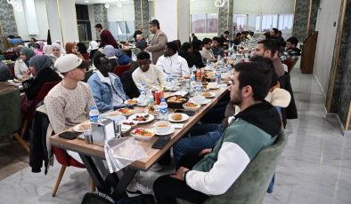 Yeşilyurt Belediyesi, Yabancı Öğrencilere İftar Yemeği Verdi