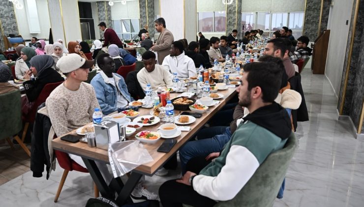 Yeşilyurt Belediyesi, Yabancı Öğrencilere İftar Yemeği Verdi