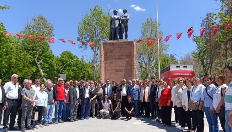 CHP 19 Mayıs’ta Atatürk Anıtına çelenk sunumu gerçekleştirdi
