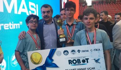 Fethi Gemuhluoğlu Fen Lisesi öğrencilerinin büyük başarısı