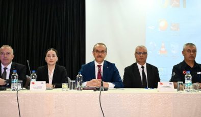 Vali Yavuz, türkü diyarı Arguvan’da vatandaşla buluştu
