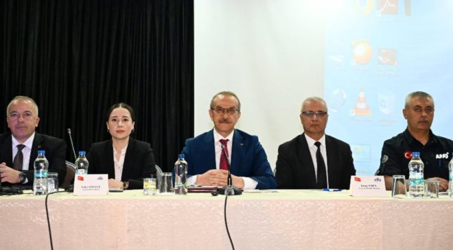 Vali Yavuz, türkü diyarı Arguvan’da vatandaşla buluştu